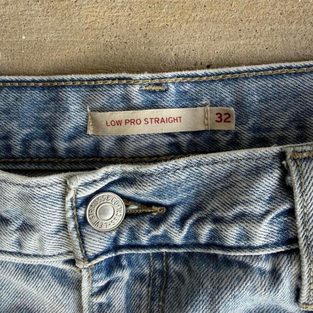 Levi's light wash low pro straight jeans - Picture 3 of 8
